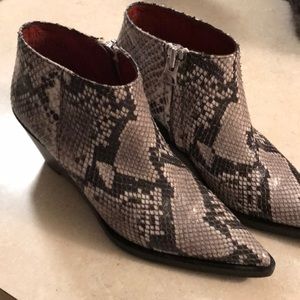 9/10 ACNE Studios Leather Zip Booties Size 37